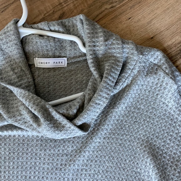 Cropped slight turtle neck, puffed sleeve - Picture 2 of 3